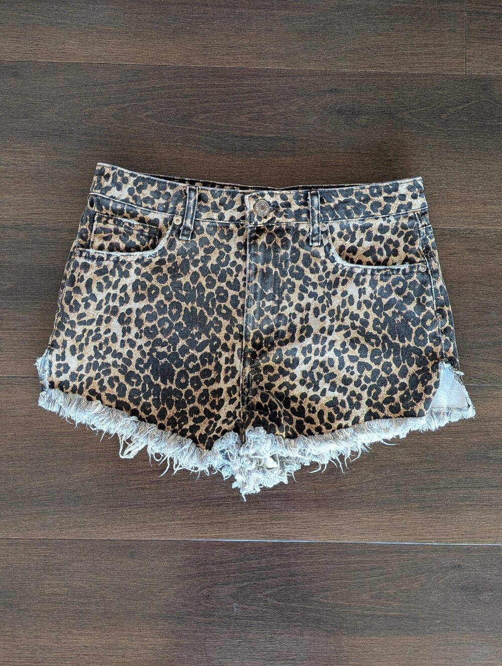 Forever 21 s. 27 leopard print denim shorts